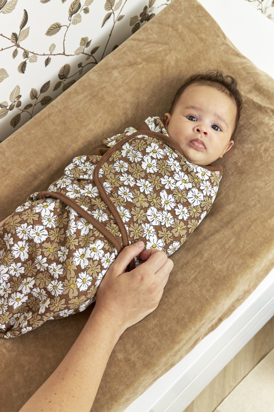 Slapen Meyco Baby | Swaddlemeyco Inbakerdoek Vintage Flower - Chocolate - 0-3 Maanden