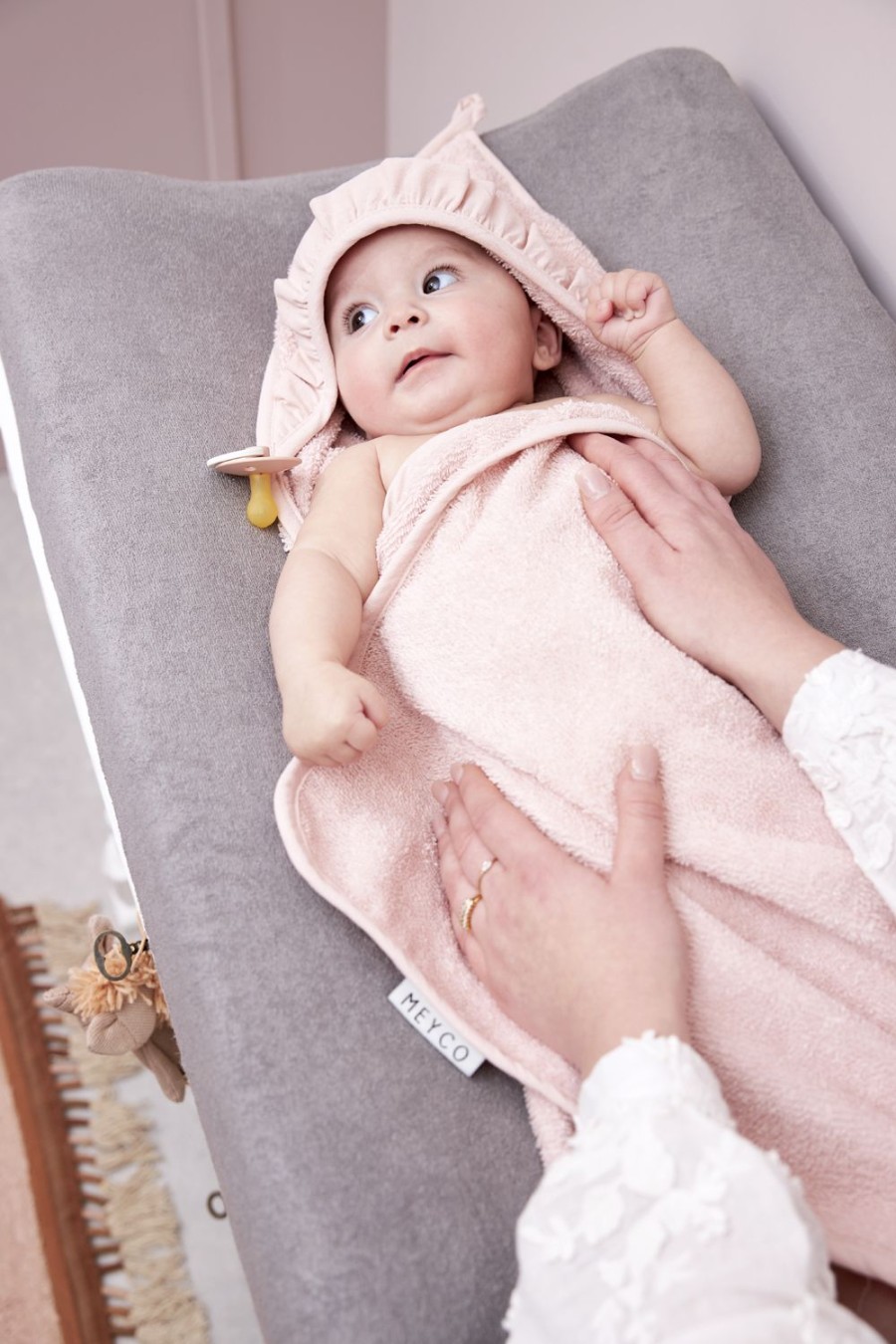 Verzorgen Meyco Baby | Badcape Badstof Ruffle - Soft Pink - 80X80Cm